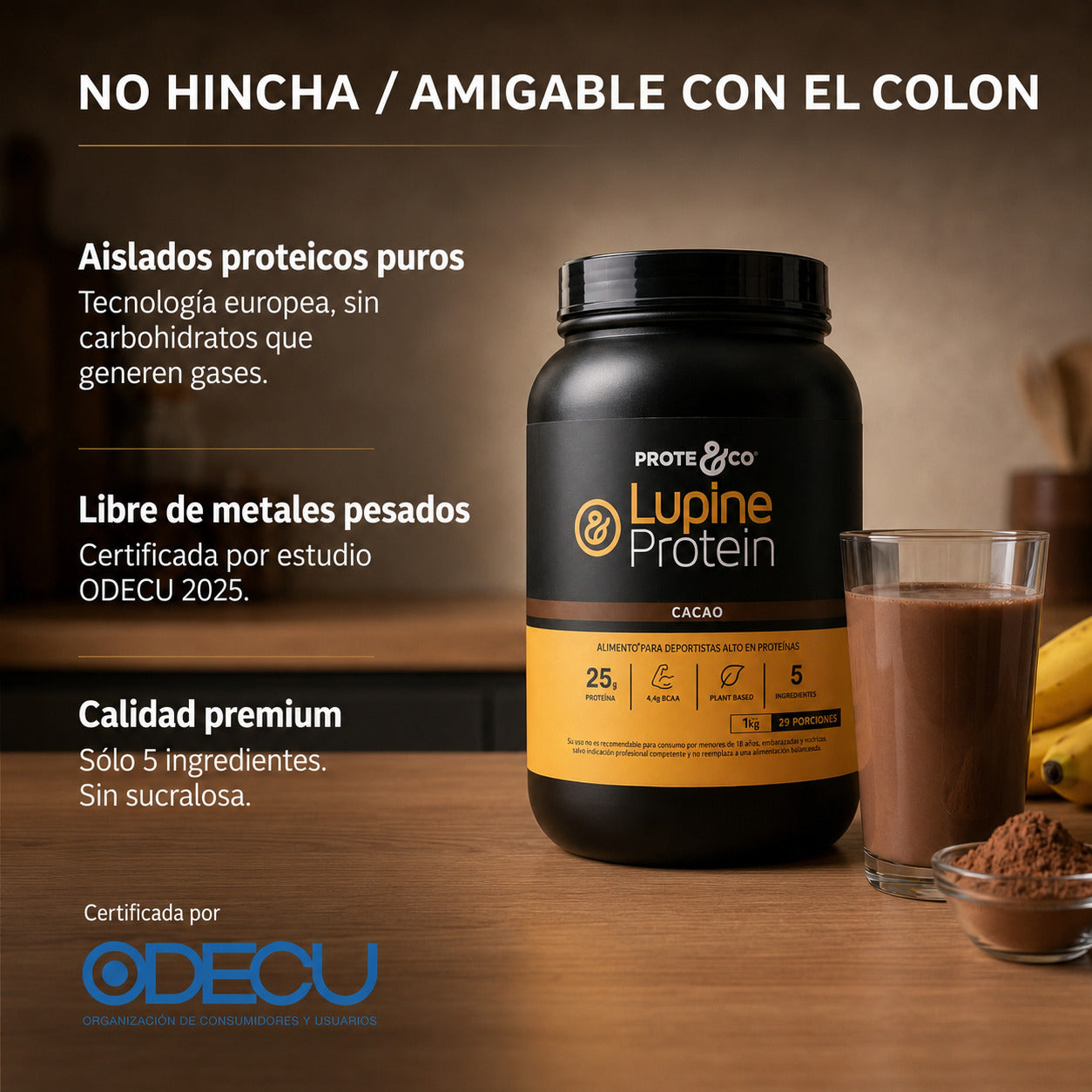 Tarro de Lupine Protein cacao junto a plátano y vaso preparado destacando fórmula pura sin carbohidratos que generen gases y amigable con el colon. 